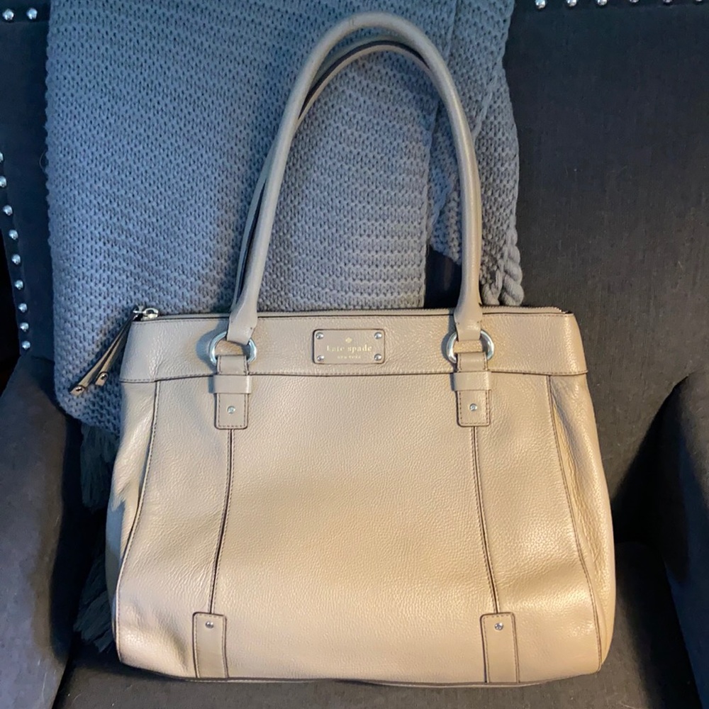 Neutral Kate Spade shoulder bag
